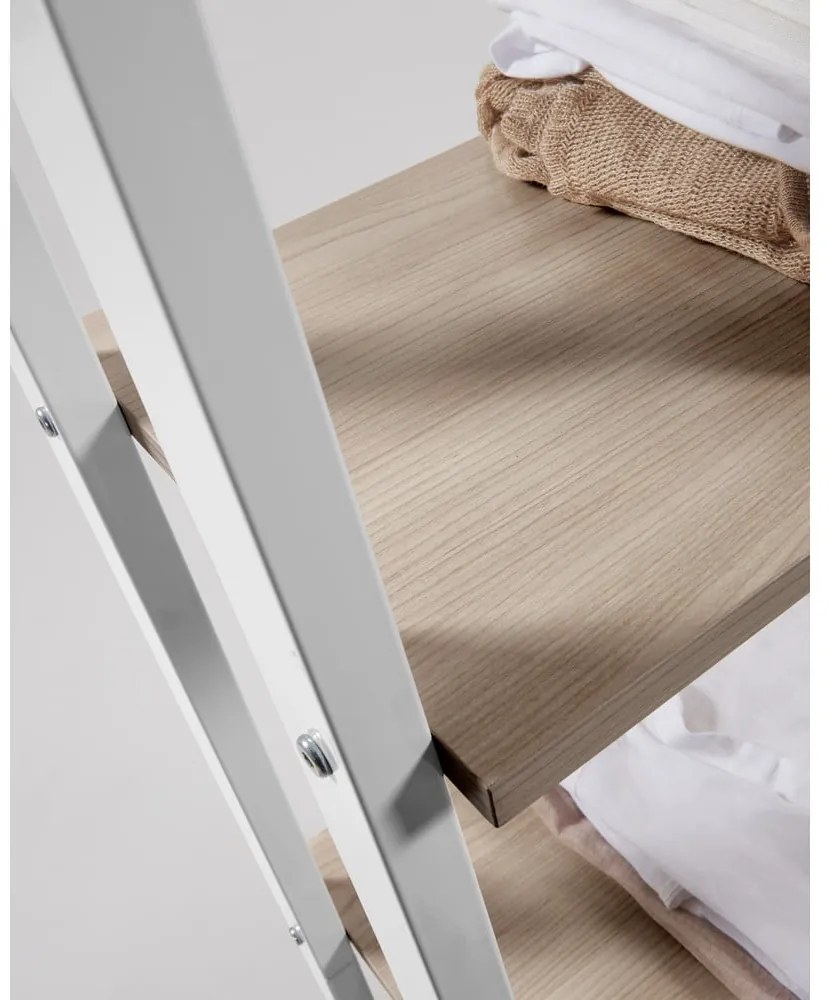 Biało-naturalny regał w dekorze dębu 56x172x32 cm Aarhus – Kave Home