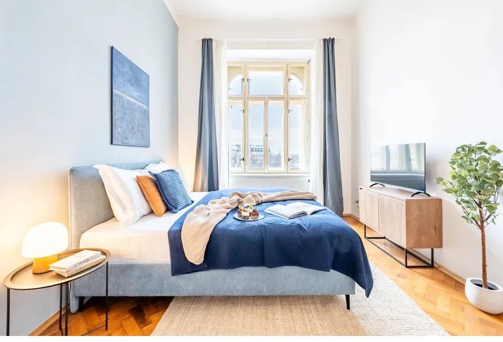 Niebieskie tapicerowane łóżko dwuosobowe z materacem i stelażem 160x200 cm Noira Slim – Bonami Selection