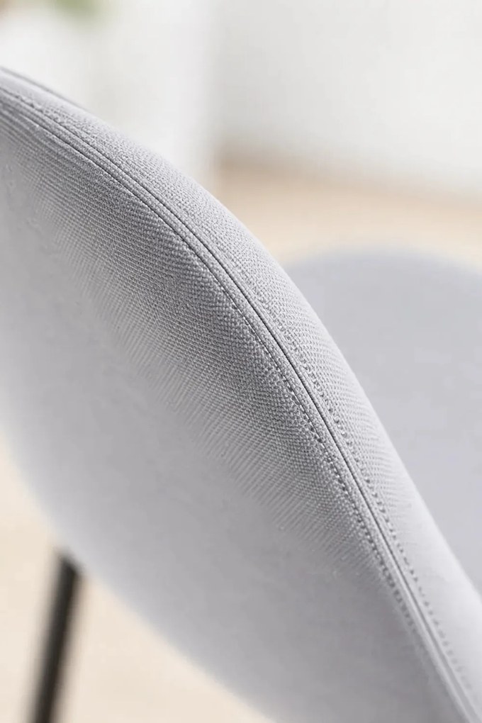 Czarny taboret z tkaniny tekowej