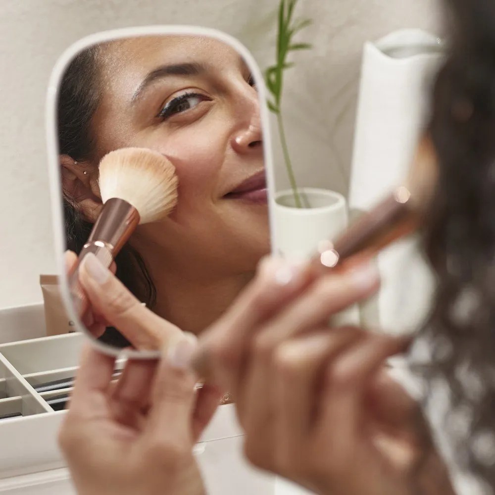 Beżowy plastikowy organizer łazienkowy na kosmetyki Viva – Joseph Joseph