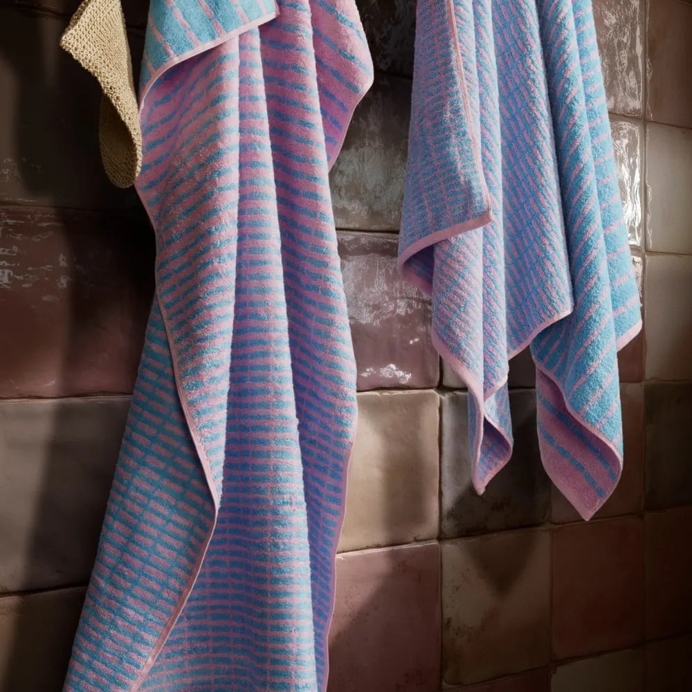 Niebieski/różowy ręcznik kąpielowy z mieszanki bambusa frotte 70x140 cm Nuance – JUNA