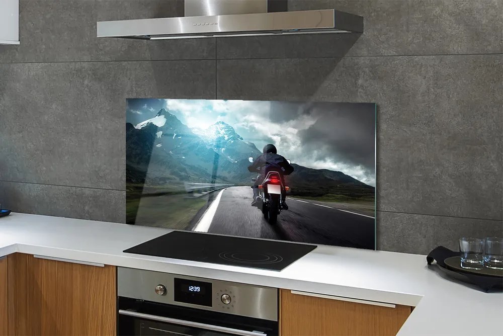 Szkło do Kuchni na Ścianę Motocyklista na Górskiej Trasie