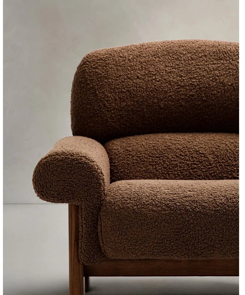 Brązowy fotel z materiału bouclé Nema – Kave Home