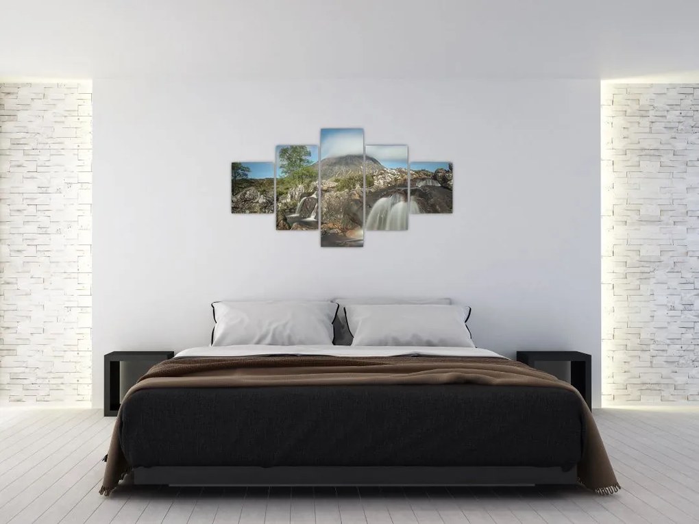 Obraz wodospadów i gór (125x70 cm)
