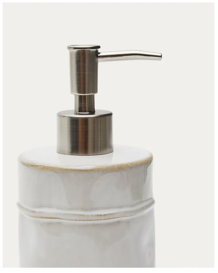 Kremowy dozownik do mydła ceramiczny 650 ml Savel – Kave Home