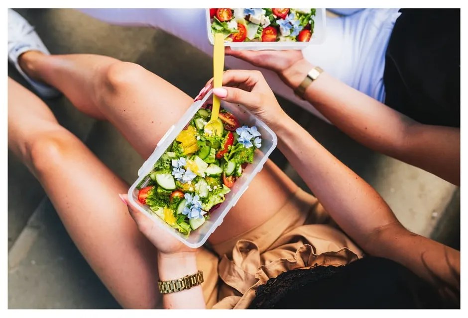 Zielony pojemnik na przekąskę i obiad ze sztućcami, Vialli Design, 650ml+230m