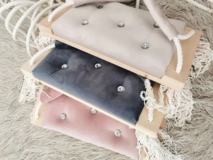 Szara huśtawka dziecięca z kryształkami P4-P52