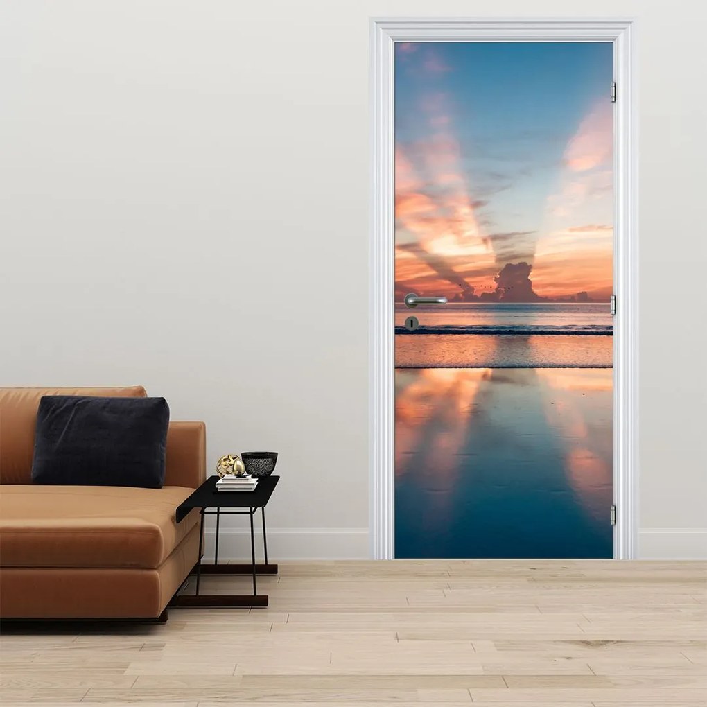 Fototapeta na drzwi - Promienie Słońca nad plażą Dayton (95x205cm)