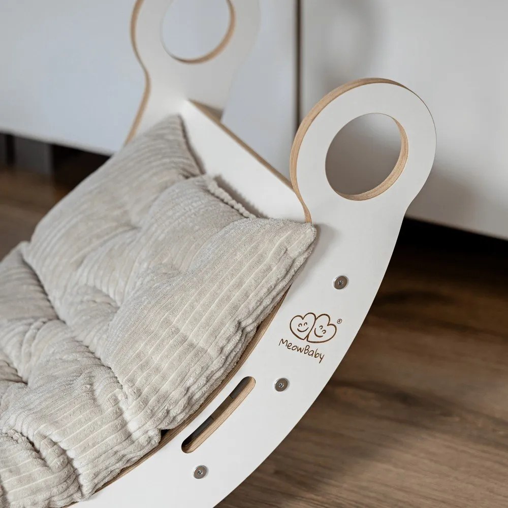 Biało-beżowa huśtawka z litego drewna sosnowego 39x75x38 cm Montessori – Meowbaby