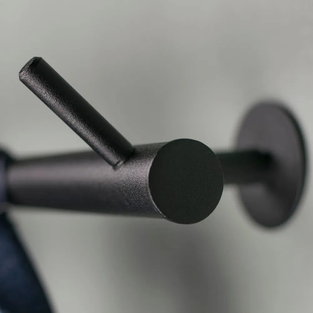 Czarny metalowy wieszak ścienny 80 cm Odin – Spinder Design