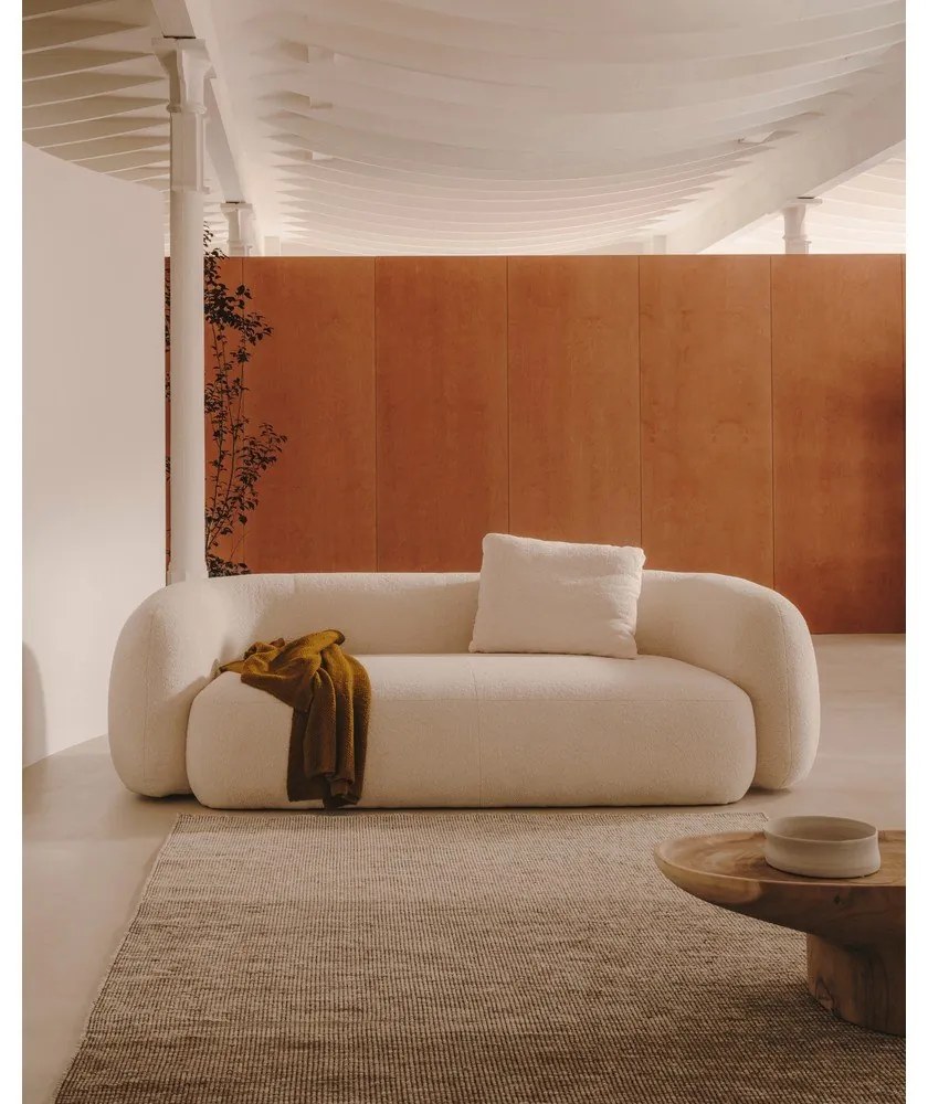 Kremowa sofa z materiału bouclé 246 cm Martina – Kave Home
