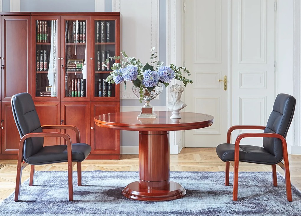Elegancki stół biurowy o okrągłym blacie Conference. Dwa rozmiary średnicy do wyboru: 90 cm i 120 cm. Stół fornirowany drewnem w odcieniu koniaku, okrągła podstawa, stylowe wykończenie.