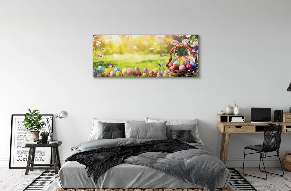 Duży obraz na płótnie Koszyk z Jajkami na Kwiecistej Łące