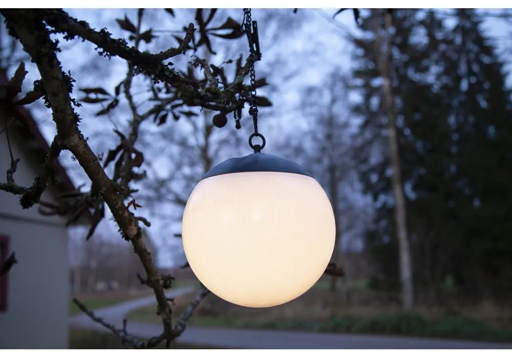 Wisząca solarna lampa ogrodowa Star Trading Globus, ø 20 cm