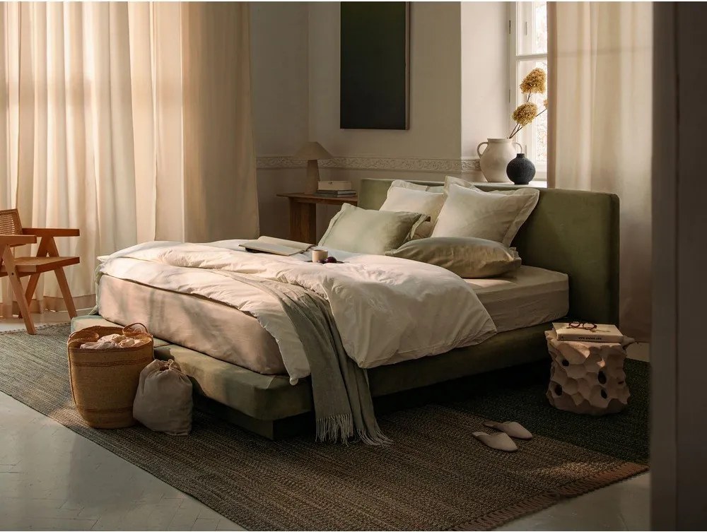 Zielone tapicerowane łóżko dwuosobowe 140x200 cm Linea – Micadoni