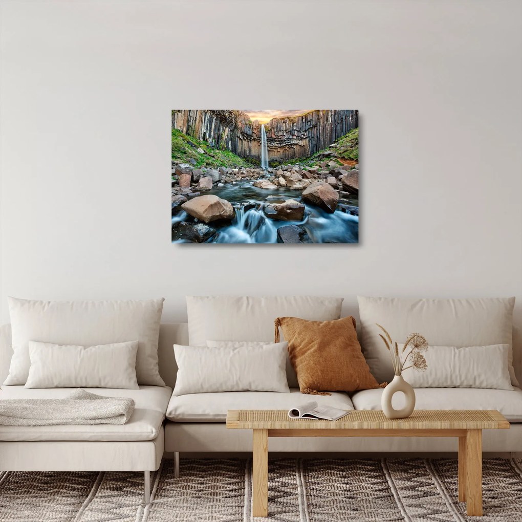 Obraz na szkle - Wodospad Svartifoss, Islandia (70x50 cm)