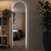 Nietypowe lustro z oświetleniem LED G9