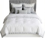 Białe łóżko z pojemnikiem i szarym zagłówkiem 140x200 T0-M09