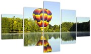 Obraz balonu na ogrzane powietrze nad jeziorem (125x70 cm)