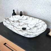 Umywalka ceramiczna nablatowa owalna marmurowa biała bez otworu na baterię 60 x 42 cm MARMO White