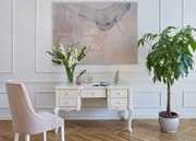 Biurko glamour z szufladami Paris, wymiary 140x80x78 cm, kolor ecru. Biurko z 5 szufladami, ozdobione frezami i dekorami. Francuski styl, kolekcja La Perle.