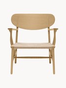 Krzesło z drewna z podłokietnikami i ręcznie plecionym siedziskiem CH22