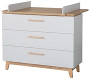 Jasnoszara niska komoda dziecięca w dekorze dębu z przewijakiem 117x104 cm Caro – Roba