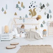 Naklejki na ścianę - Wiewiórka w lesie