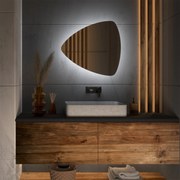 Nietypowe lustro łazienkowe z oświetleniem LED G12