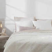 Narzuta z dekoracyjnymi poszewkami na poduszki