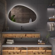 Nietypowe lustro łazienkowe z oświetleniem LED G8