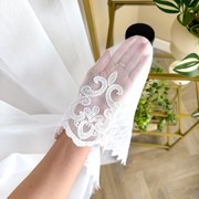Firana biała z haftowanym zdobieniem na dole elegancka - wys. 300 cm