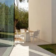 Zestaw Stołowy Inkeri 90x90 Cm Kwadratowy Z Aluminium I Drewna Tekowego Oraz 4 Składane Krzesła Ogrodowe Archer Z Aluminium Drewno Tekowe - Sklum