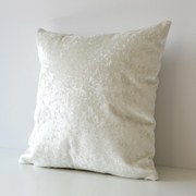 Elegancka poszewka dekoracyjna w kolorze śmietankowej bieli Crystal 36