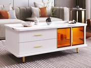 Stolik kawowy, stolik pomocniczy z drzwiami ze szkła hartowanego, szufladami o falistej strukturze, złotymi uchwytami i nogami, blatem o strukturze marmuru.