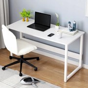 Białe biurko komputerowe w stylu skandynawskim do laptopa