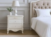 Stylowa szafka nocna Amenite, o wymiarach 60x55 cm, w kolorze ecru. 2 szufladki, ozdobne fronty, cokół, gałki. Styl francuski, kolekcja La Perle.