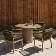 Zestaw Okrągłego Stołu Ø120 Cm Z Cementu Namara I 4 Krzesła Ogrodowe Z Podłokietnikami Z Drewna - Sklum