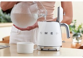 Biały czajnik elektryczny ze stali nierdzewnej 800 ml Retro Style – SMEG