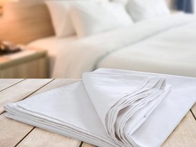 PrzytulneMieszkanie.pl Bawełniane prześcieradło DELUXA 140x240 cm białe