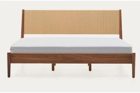 Ciemnobrązowe łóżko dwuosobowe z litego drewna orzechowego ze stelażem 180x200 cm Elan – Kave Home