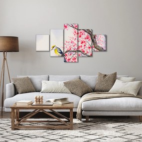 Obraz - ptak na drzewie z czerwonymi kwiatami (125x70 cm)
