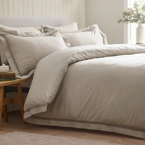 Jasnobrązowa pościel dwuosobowa 230x220 cm Classic Lattice Lace – Catherine Lansfield