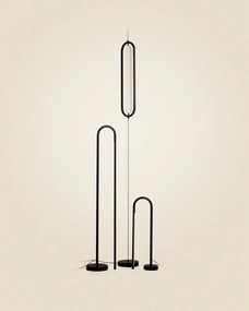Czarna lampa stojąca LED (wysokość 300 cm) Bow – Kave Home