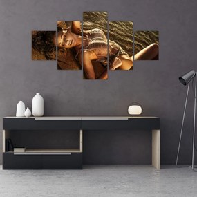 Obraz kobiety leżącej na plaży (125x70 cm)