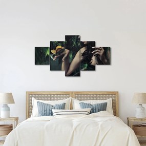 Obraz pełnej wdzięku kobiety z motylem (125x70 cm)