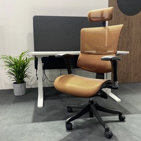 Ergonomiczny fotel biurowy z siateczki ErgoFly Sail, zgodny z normą BHP