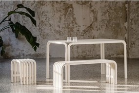 Beżowa metalowa ławka ogrodowa Nokk – noo.ma