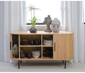 Niska komoda w dekorze dębu z drzwiami przesuwnymi 140x76 cm Nola – Unique Furniture