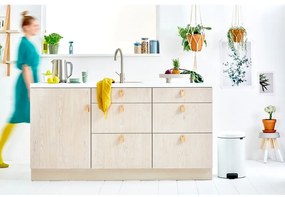 Biały stalowy kosz na śmieci z pedałem 20 l NewIcon – Brabantia